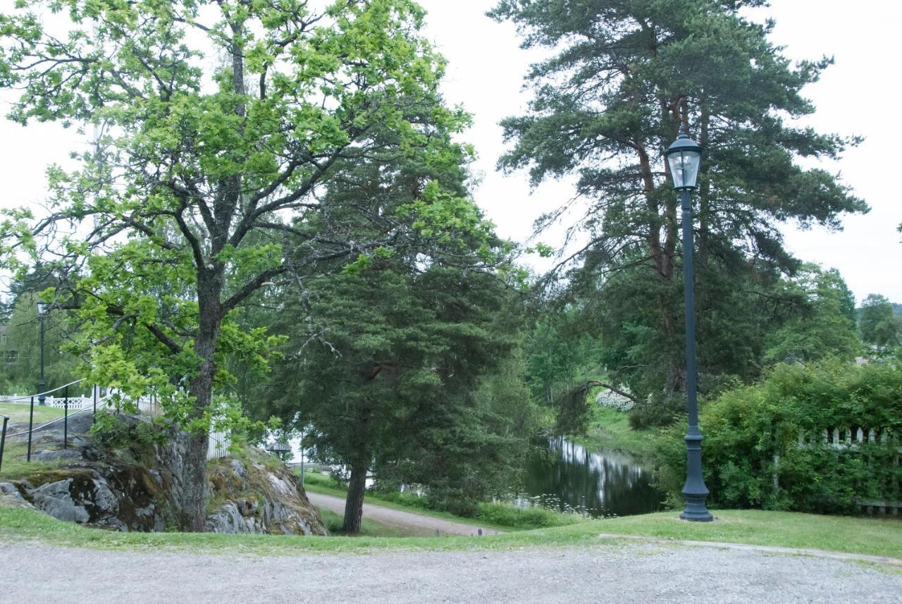 Гостевой дом Turistgarden Toecksfors Экстерьер фото